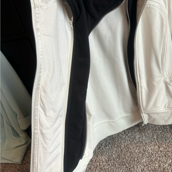 LULULEMON CREAM HOODED JACKET WITH REMOVABLE BLACK FLEECE LINING VEST - Picture 4 of 7